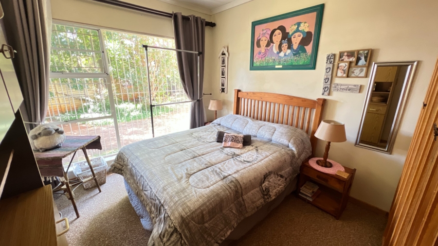 5 Bedroom Property for Sale in Langenhovenpark Free State